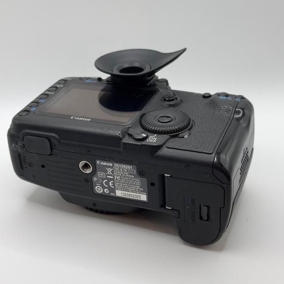 Canon 5D Mark II (Body Only) - Picture 4 of 8